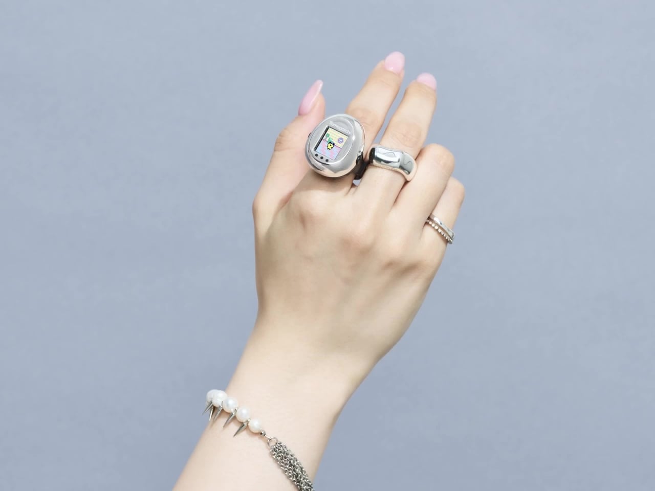 Tamagotchi Ring - 30년 만에 반지가 된 다마고치